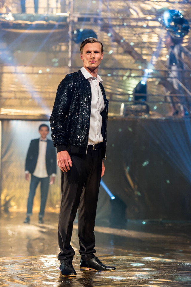 PÅ CATWALKEN: Svømmer Lavrans Solli gikk modell for Moods of Norway fredag kveld. Foto: FameFlynet Norway PÅ CATWALKEN: Svømmer Lavrans Solli gikk modell for Moods of Norway fredag kveld. Foto: FameFlynet Norway
